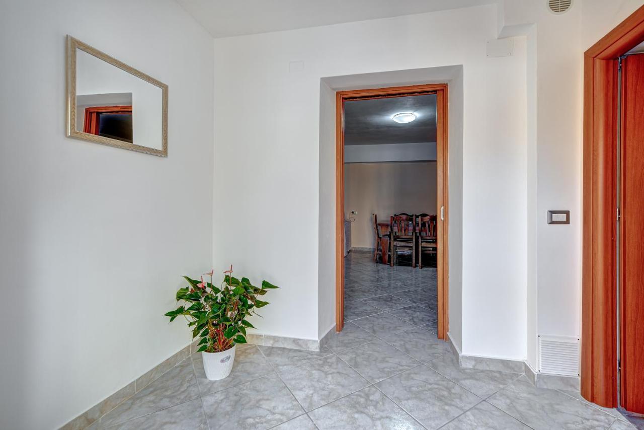 Appartamento Mileva House ชิวิตาเวกเกีย ภายนอก รูปภาพ