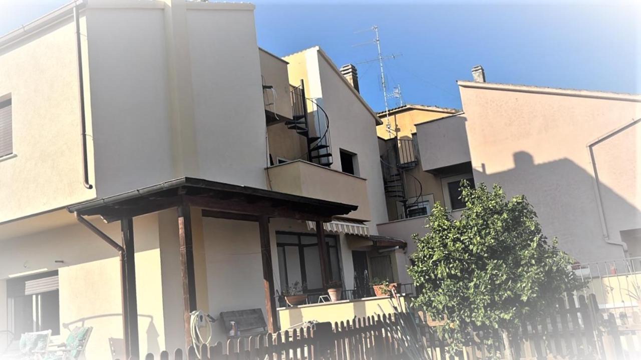 Appartamento Mileva House ชิวิตาเวกเกีย ภายนอก รูปภาพ